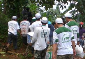 Foto Relawan FPI di Lokasi Bencana Longsor Bajarnegara Relawan-fpi1