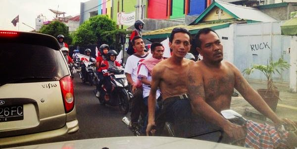 Massa kampanye Jokowi di Jalan Taman Siswa, Yogyakarta, 17 Juni 2014. Foto: @ArmeiliaH.